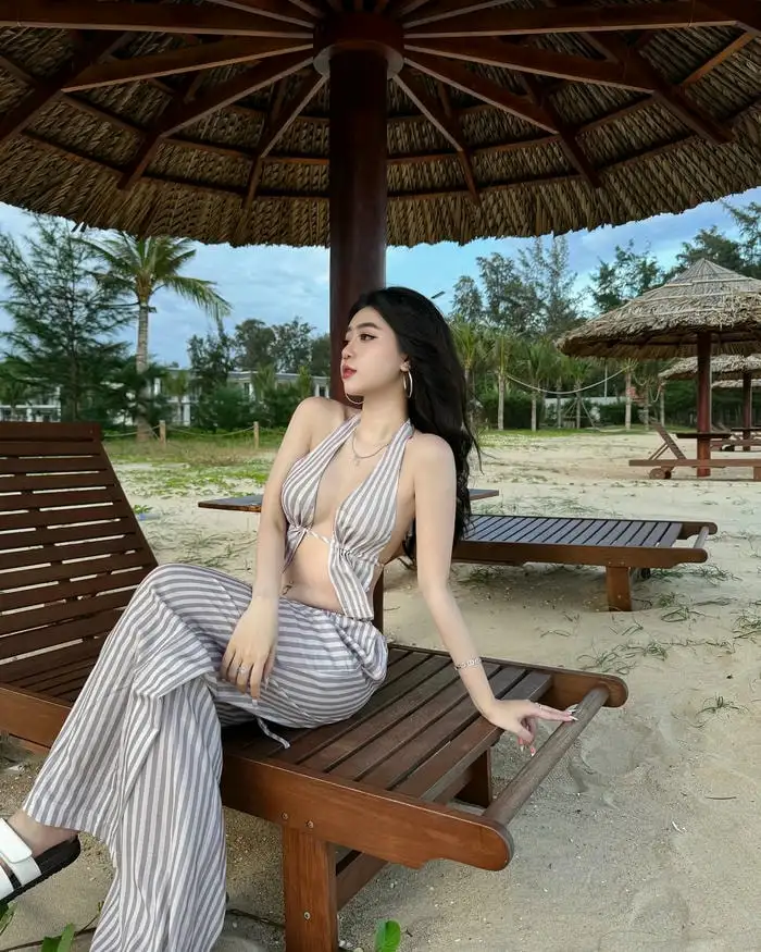 ảnh mạng Lê Kim Loan bikini cuốn hút trên mạng xã hội