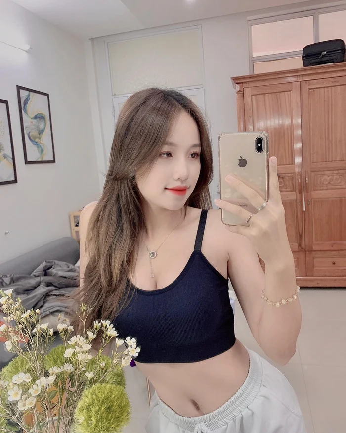 Tải hình Thị Nhung mặc bikini đẹp và quyến rũ