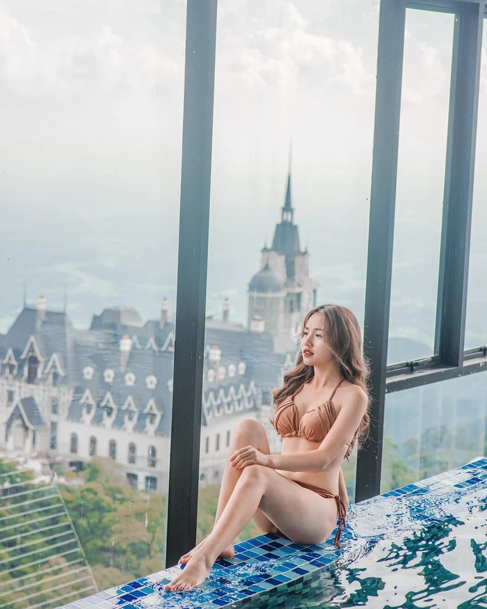 Tải ảnh Thị Nhung mặc bikini quyến rũ