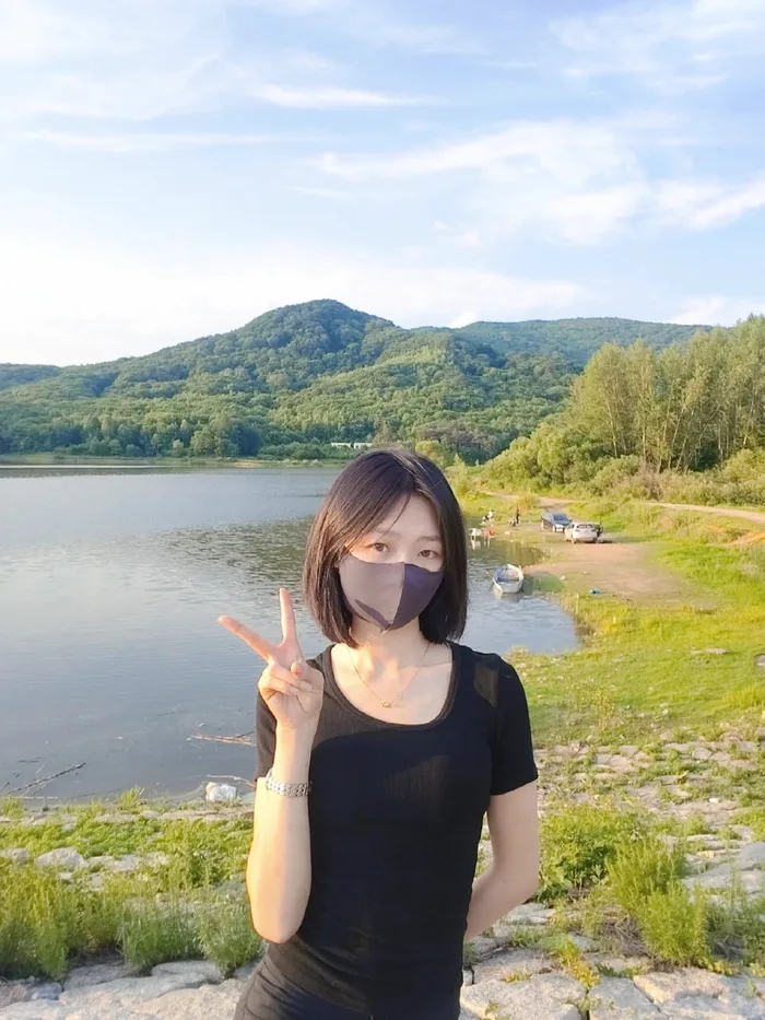 Ngắm ảnh cô gái tóc ngắn che mặt đầy cảm xúc