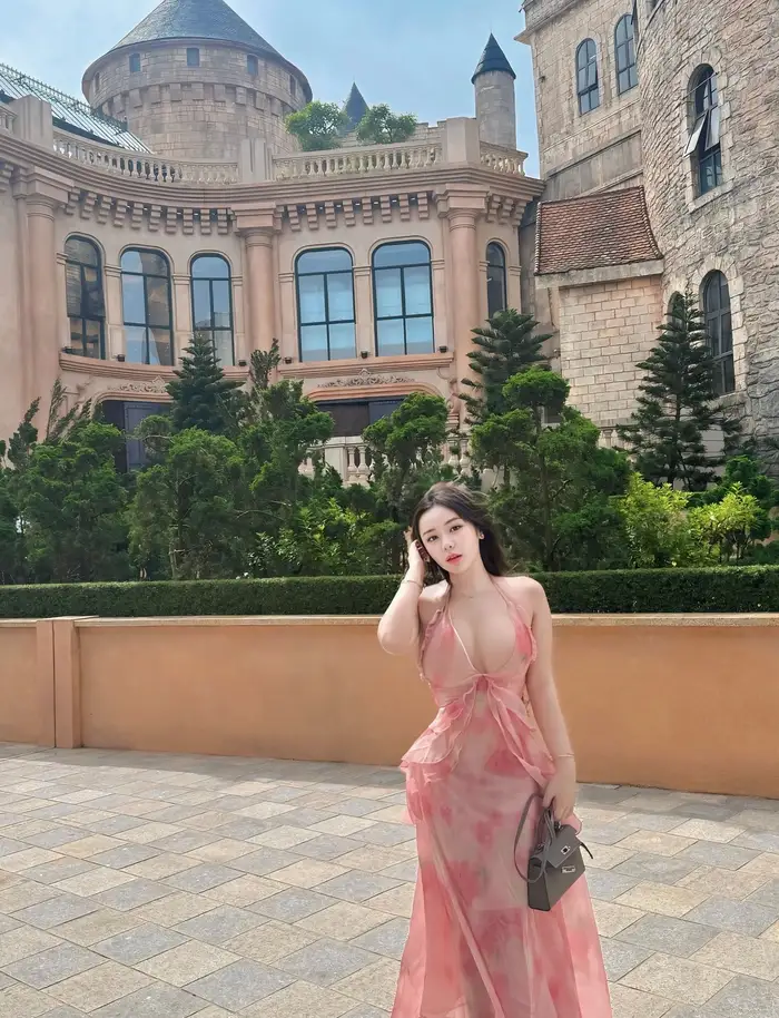 ảnh Trần Minh Thiên Di bikini quyến rũ và cuốn hút