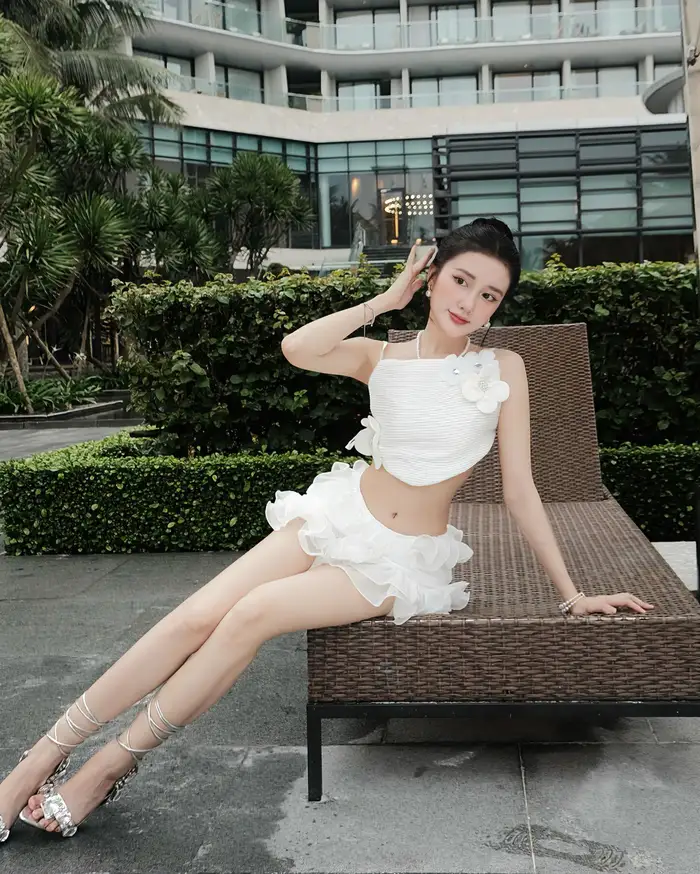 hình avatar vũ thị khánh huyền bikini sexy thu hút