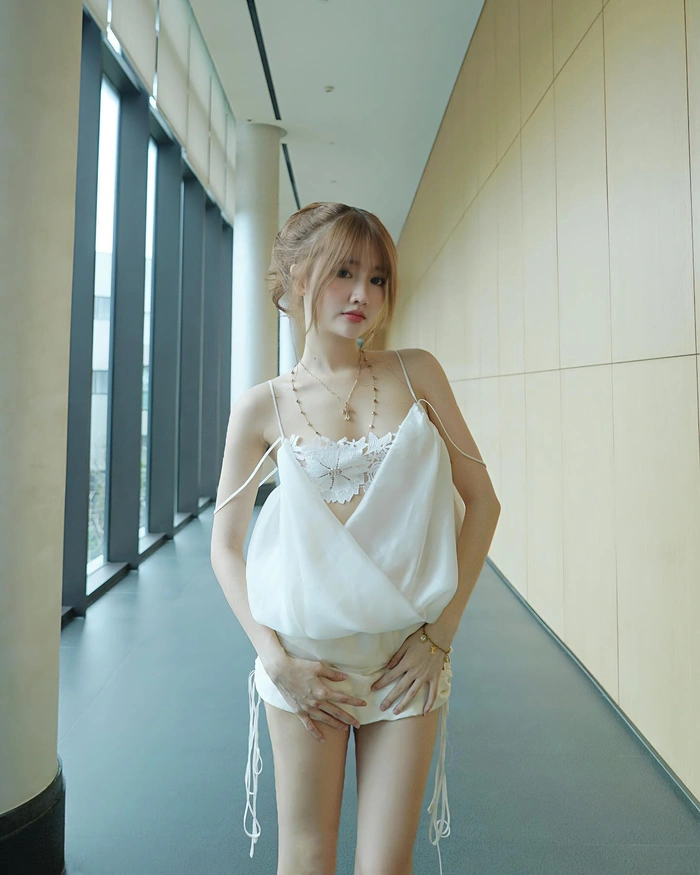 ngắm hình vũ thị khánh huyền bikini sexy cuốn hút