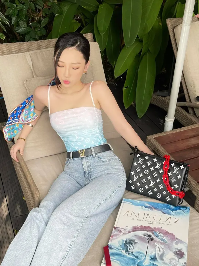 Bộ hình Amee sexy thần thái đầy quyến rũ