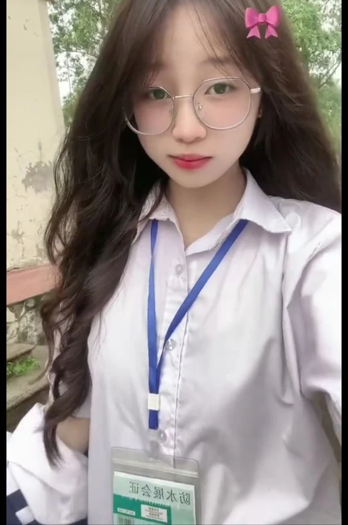 Hình ảnh avatar gái lớp 8 nhẹ nhàng, gần gũi
