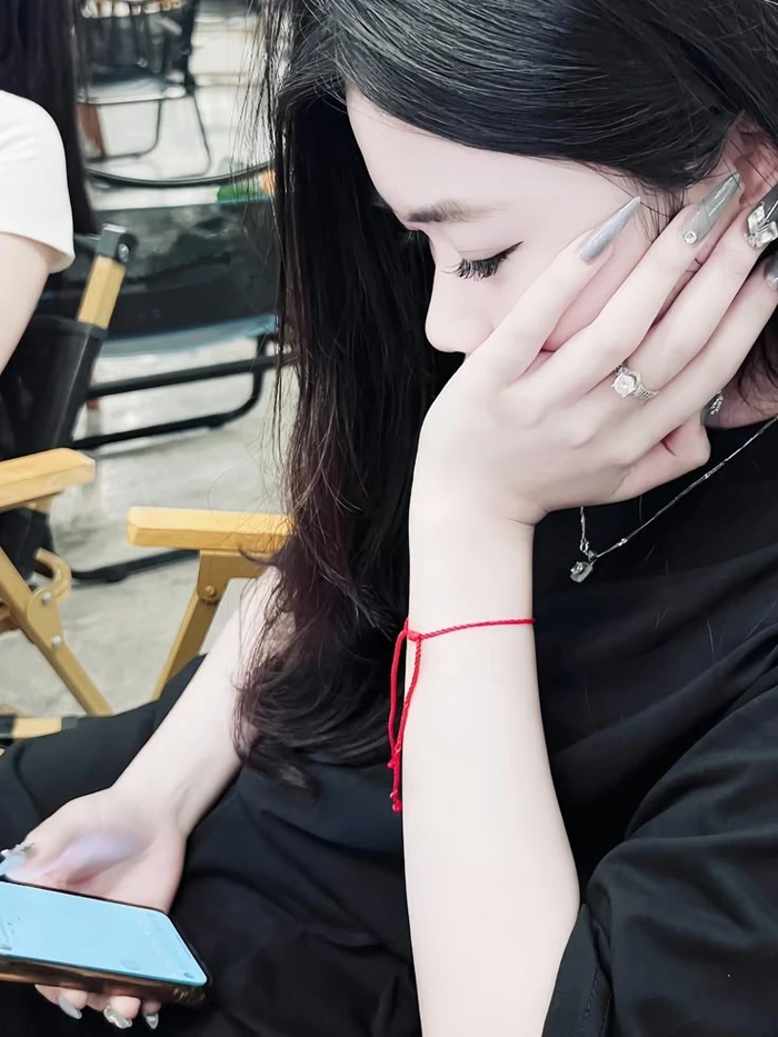 Ngắm ảnh girl phố đẹp đầy sáng tạo
