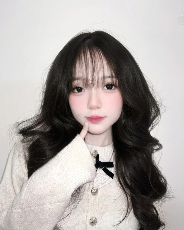 Chụp ảnh gái 2k7 với thần sắc tự tin và tươi tắn