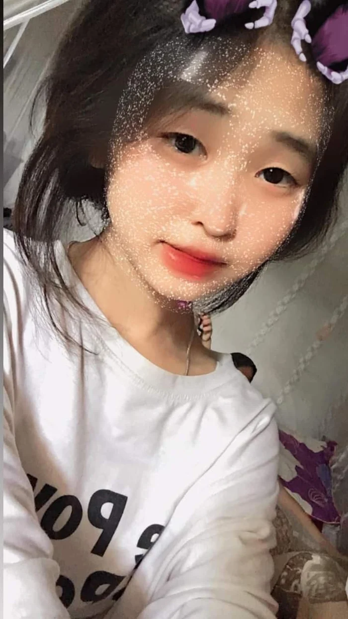 Bộ hình các cô bé lớp 7 có nụ cười tỏa nắng, thu hút.