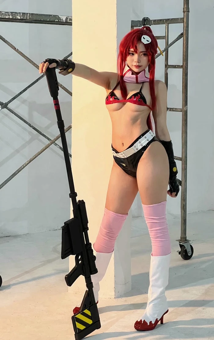 ngắm ảnh Zinie Quỳnh cosplay sexy tinh tế