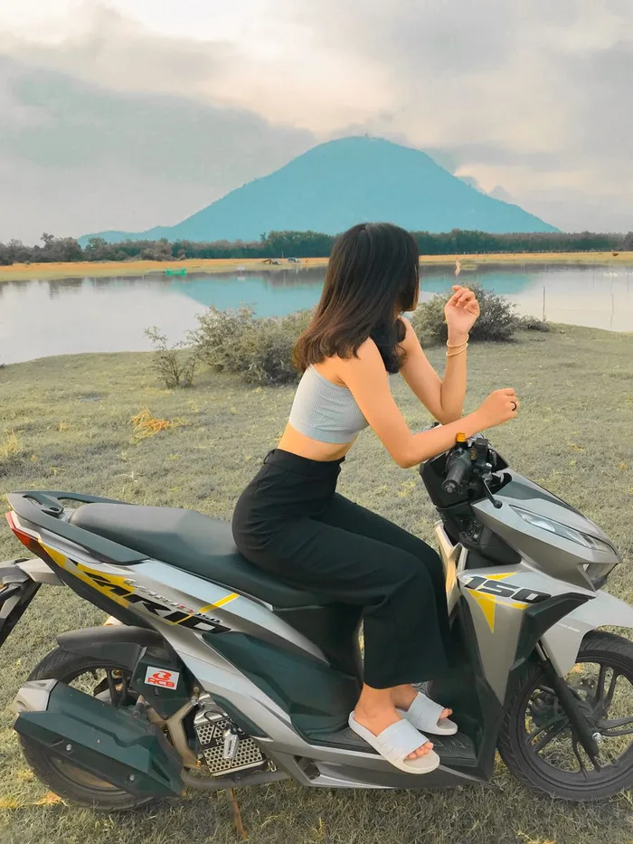 Bộ hình ảnh gái ngồi xe độ hấp dẫn