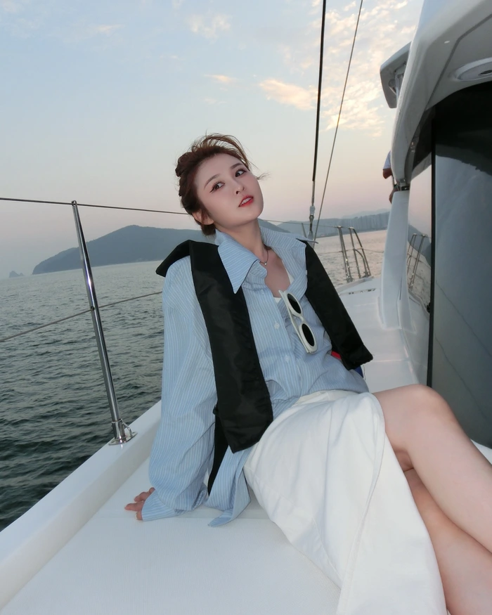 Ngắm hình Ribi Sachi sexy từ mọi góc độ