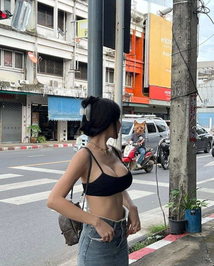 Bộ ảnh nữ sinh ngực lớn mặc áo dài duyên dáng