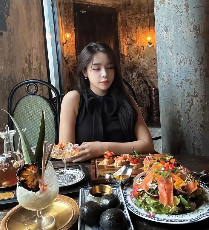 loạt hình ảnh Trần Minh Thiên Di bikini gợi cảm