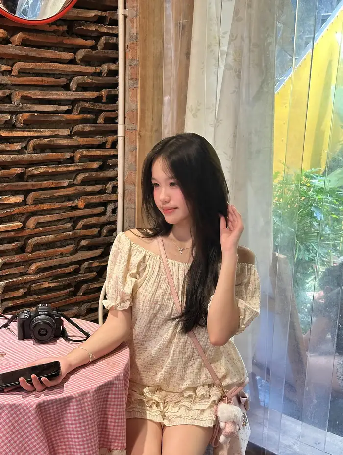 Gái xinh 2k12 với nét đẹp tuổi học trò
