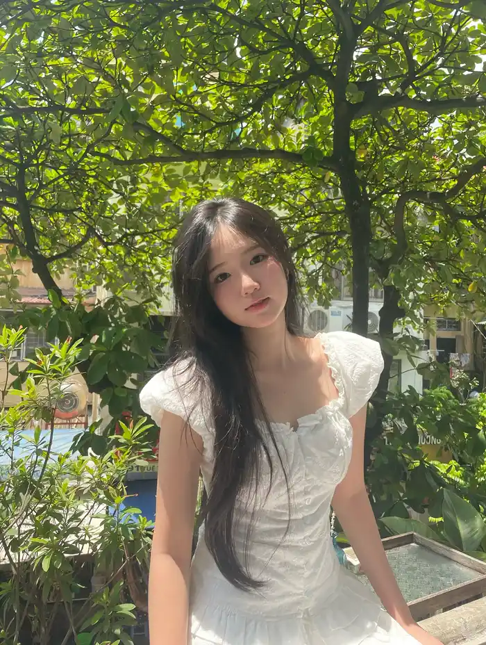 Gái xinh 2k8 có vẻ ngoài sáng