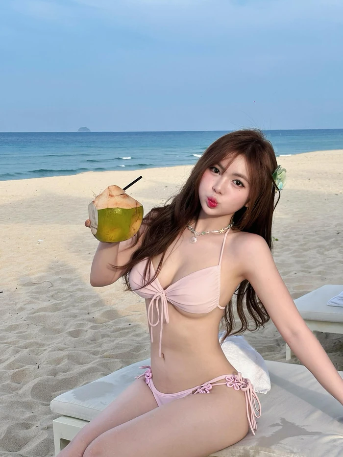 Tải hình ảnh gái xinh 18+ đang gây bão mạng xã hội