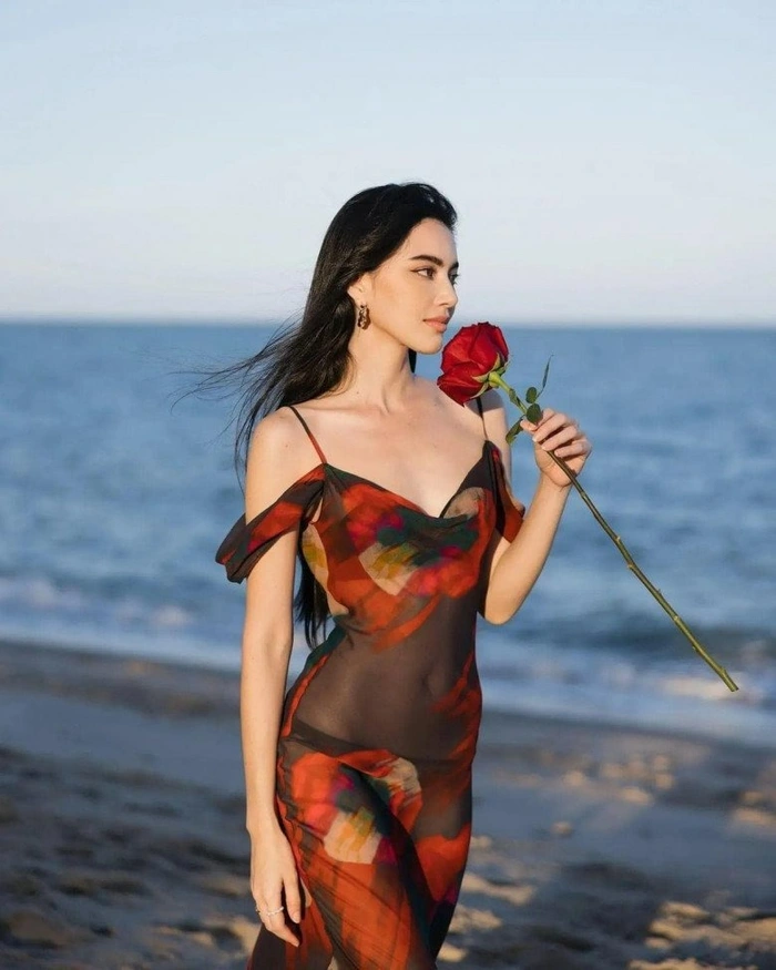 Hình gái xinh mặc váy lưới thể hiện sự sexy tinh tế