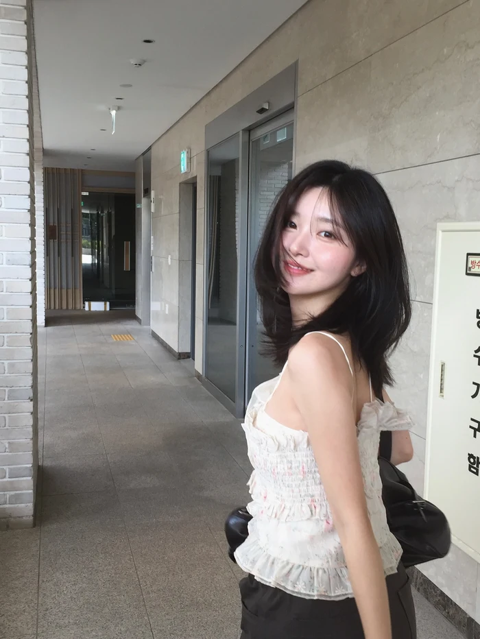 Gái xinh 2k8 làm người xem thích thú