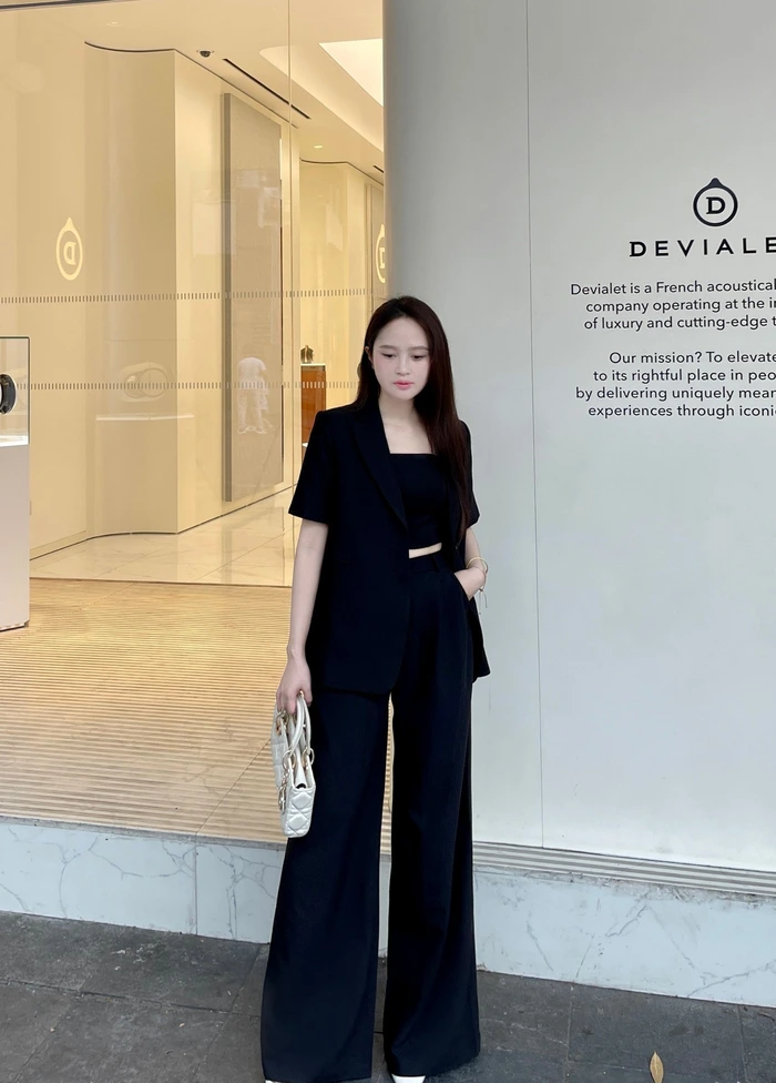 Loạt hình gái văn phòng thanh lịch nhẹ nhàng