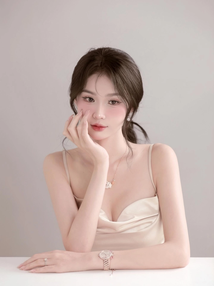 Bộ hình ảnh gái xinh 2k2 khiến ai cũng rung động