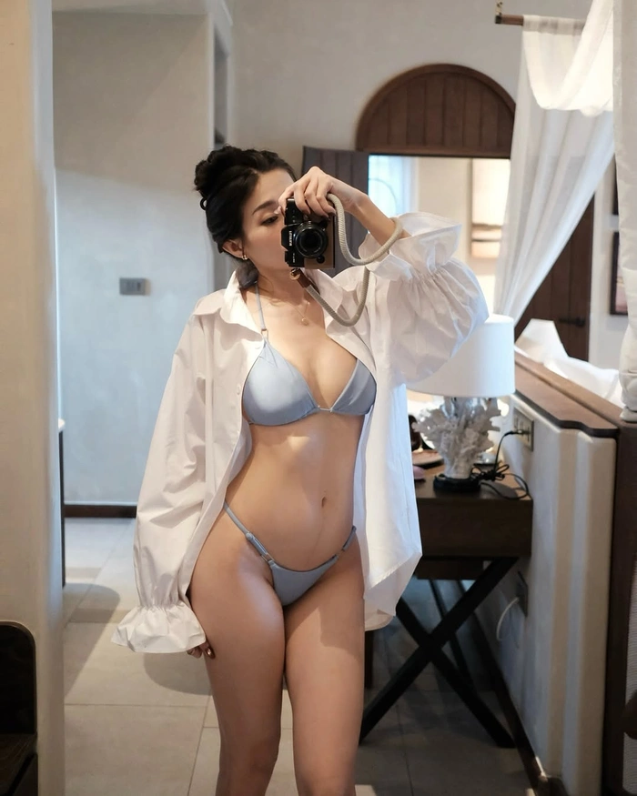 Hình gái xinh khiêu gợi nhẹ nhàng nhưng cuốn hút