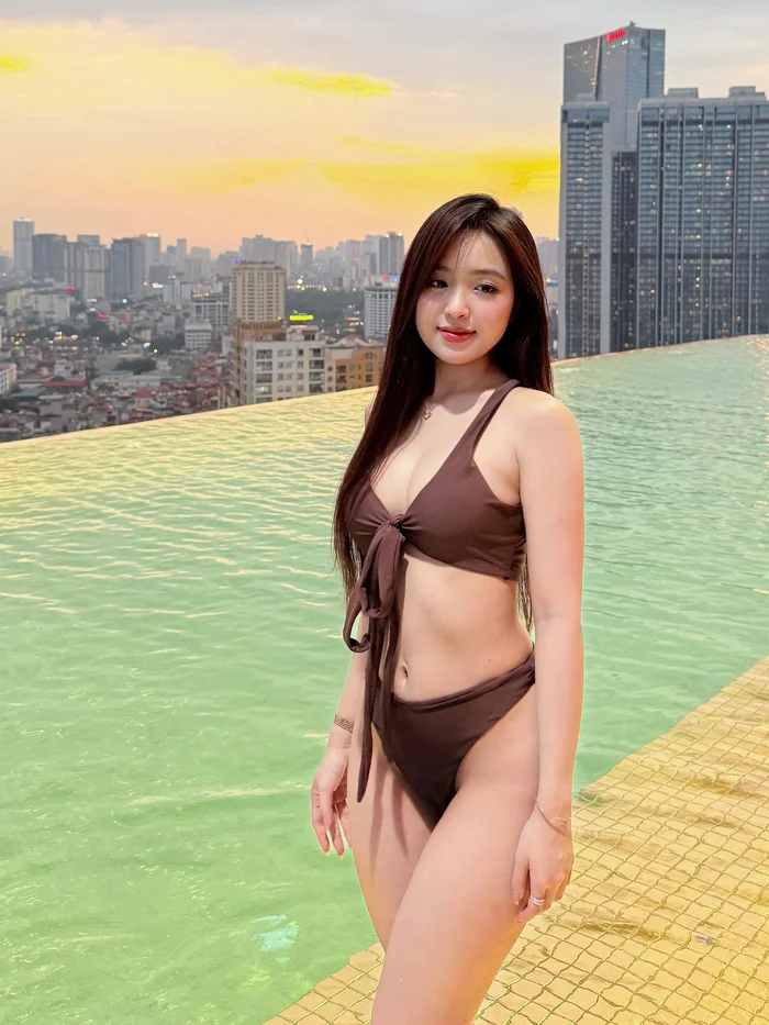 Ảnh Lê Phương Anh có vòng một nở nang đầy lôi cuốn