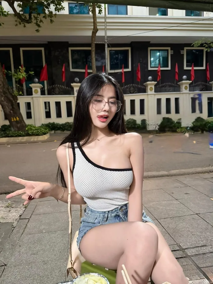 Hình gái xinh nóng bỏng đang nổi trên mạng