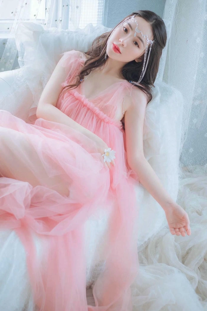 hình quỳnh kool sexy thể hiện vẻ đẹp nữ tính