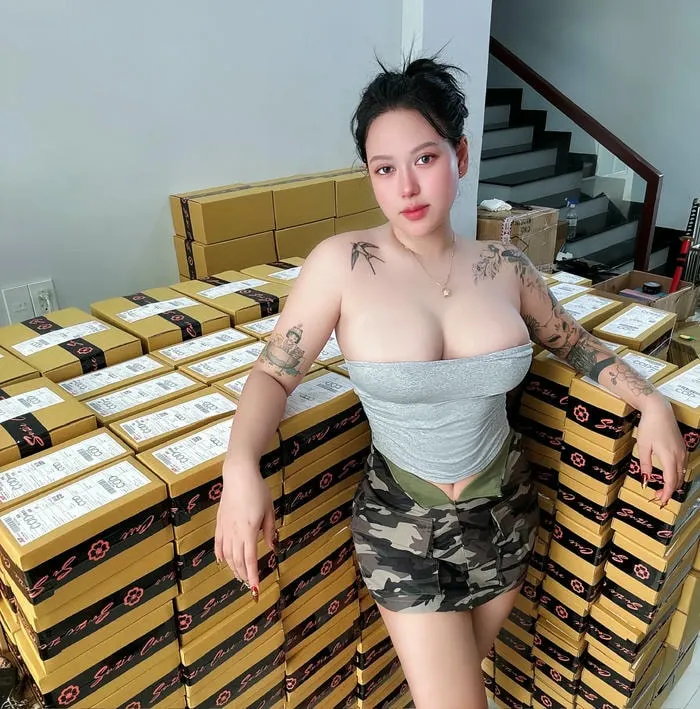 loạt hình nóng Suzie Nguyễn