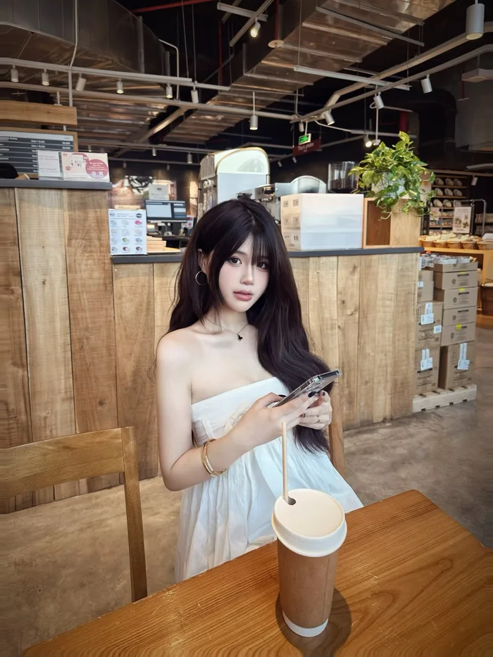Ngắm ảnh gái xinh 2k3 tràn đầy sức sống, trẻ trung năng động