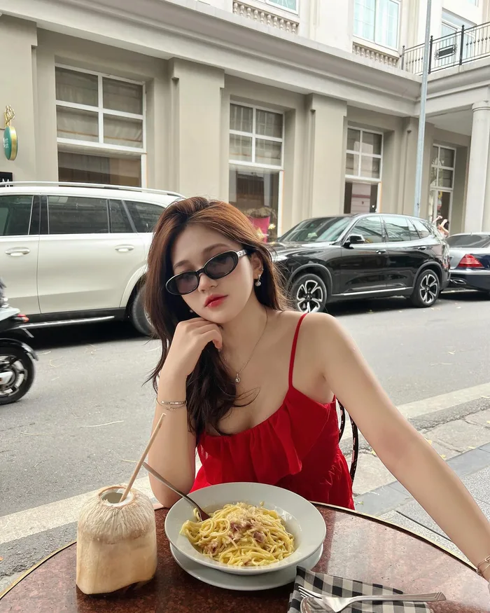 Ngắm ảnh gái ngầu chuẩn gu cá tính hiện đại