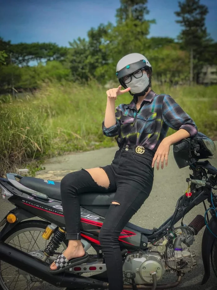 Chụp hình ảnh gái ngồi xe độ tuyệt đẹp