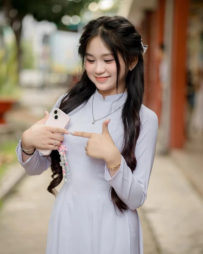 Album hình ảnh nữ sinh tạo dáng tinh tế và thanh lịch