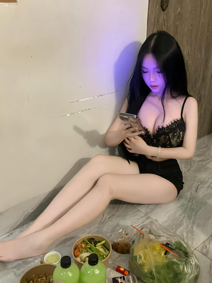 Album hình ảnh nữ sinh ngực khủng đầy cuốn hút