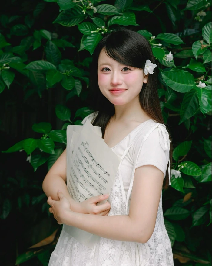Xem hình ảnh học sinh nữ mang nét đẹp dịu dàng đặc trưng