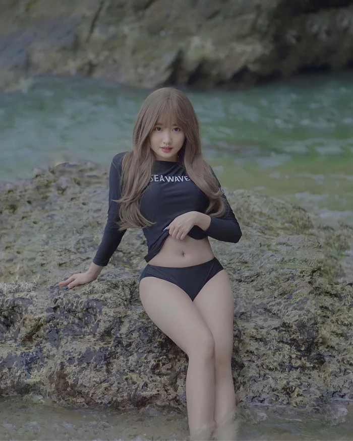 loạt ảnh vũ thị khánh huyền bikini sexy quyến rũ