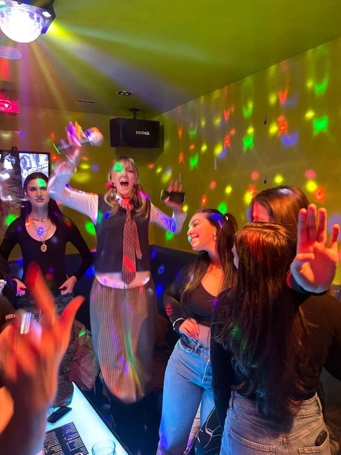 Bộ sưu tập gái karaoke đẹp hút mắt mọi góc nhìn