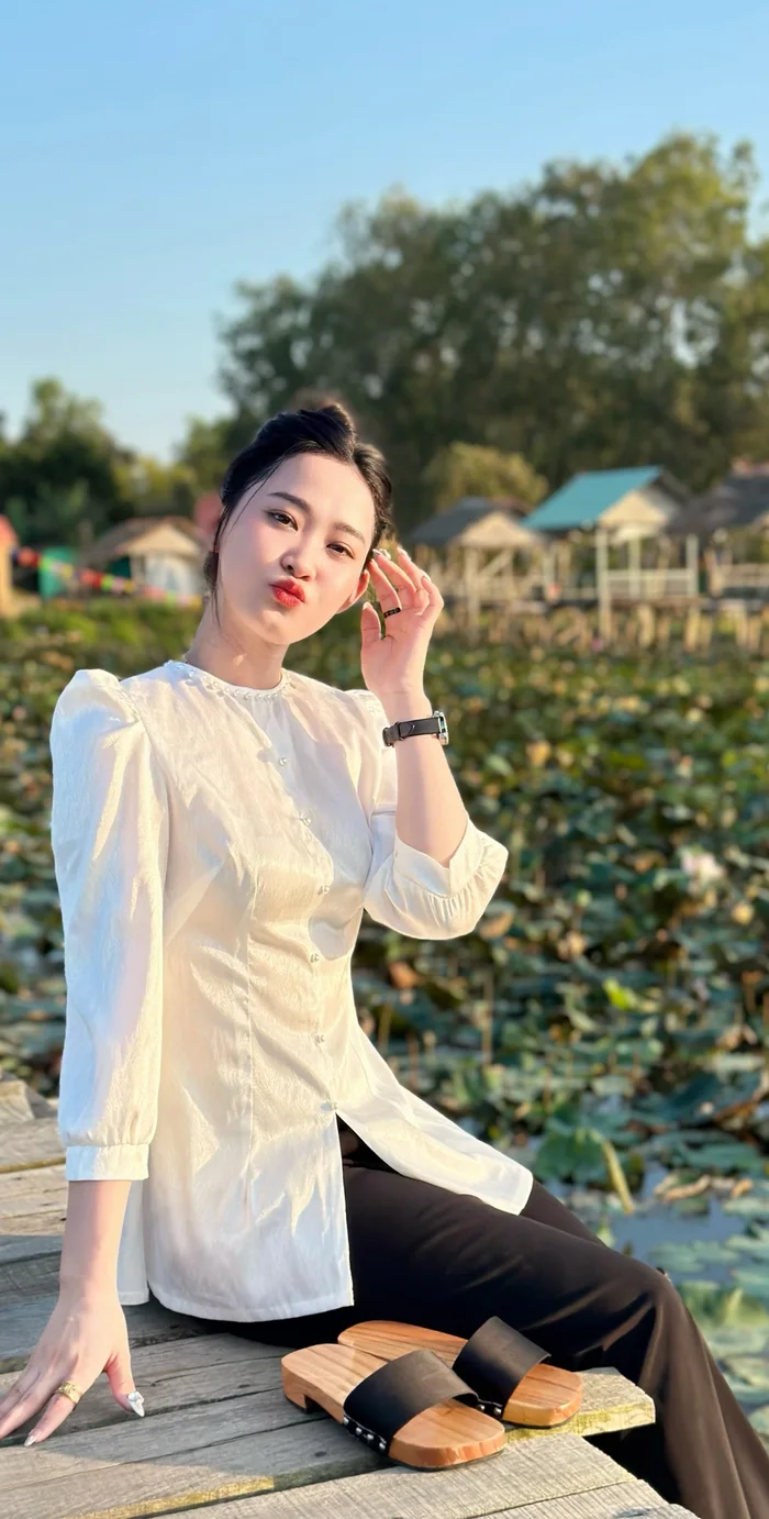 Hình avatar gái quê cho tài khoản mạng cá nhân