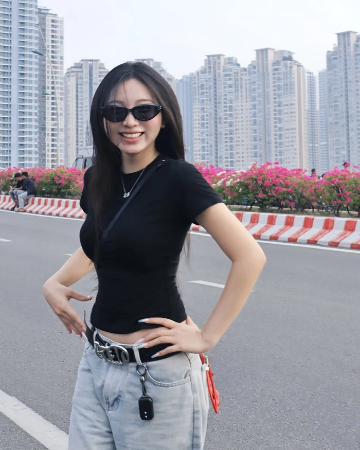 Tải ảnh gái sinh viên nổi bật trên các diễn đàn