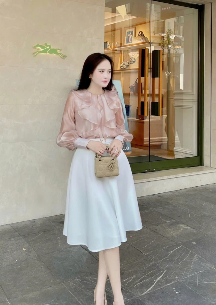 Hình avatar gái văn phòng đầy sức sống