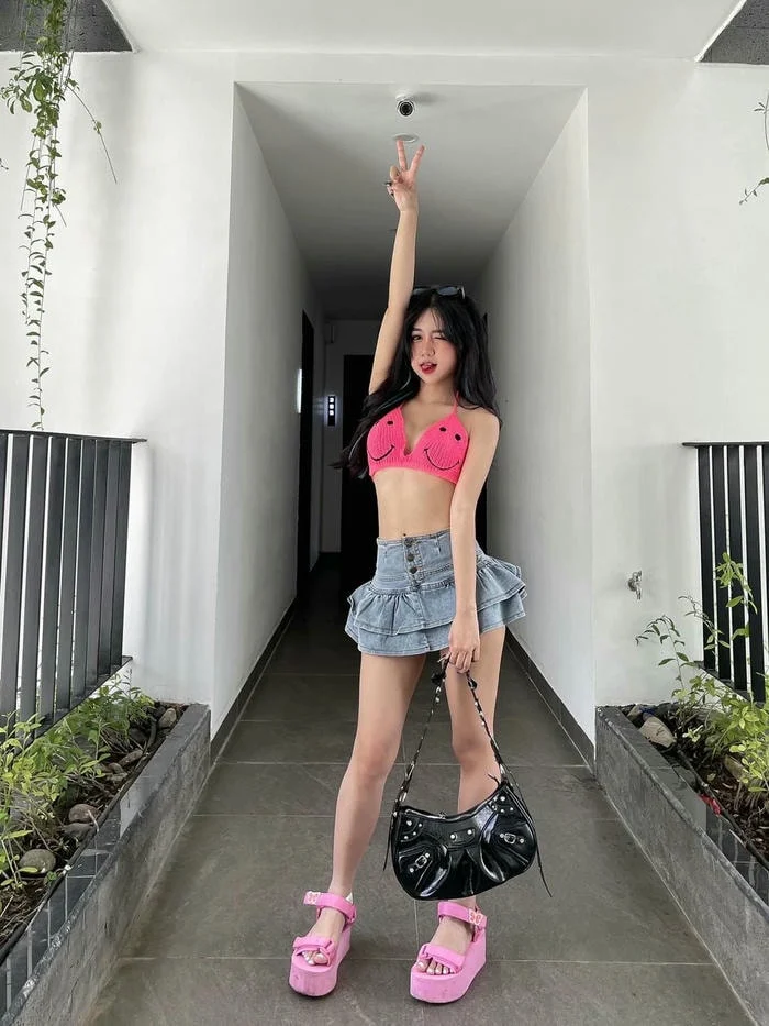 hình Lê Kim Loan bikini nóng bỏng khiến fan trầm trồ