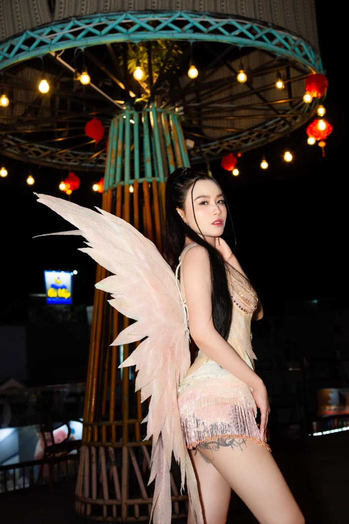 Bộ hình linh miu bikini quyến rũ từng chi tiết