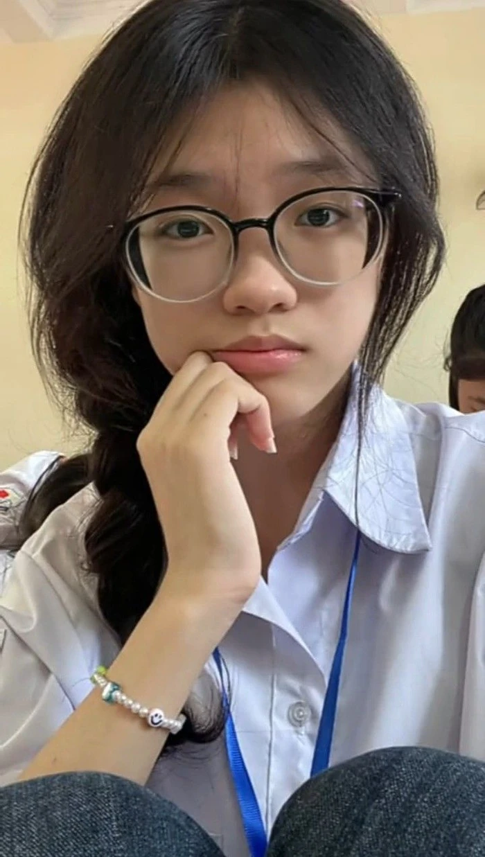Hình ảnh gái lớp 8 đơn giản, dễ nhìn
