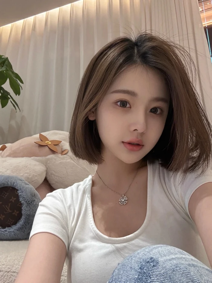 Hình gái xinh Trung Quốc với ánh nhìn hút hồn