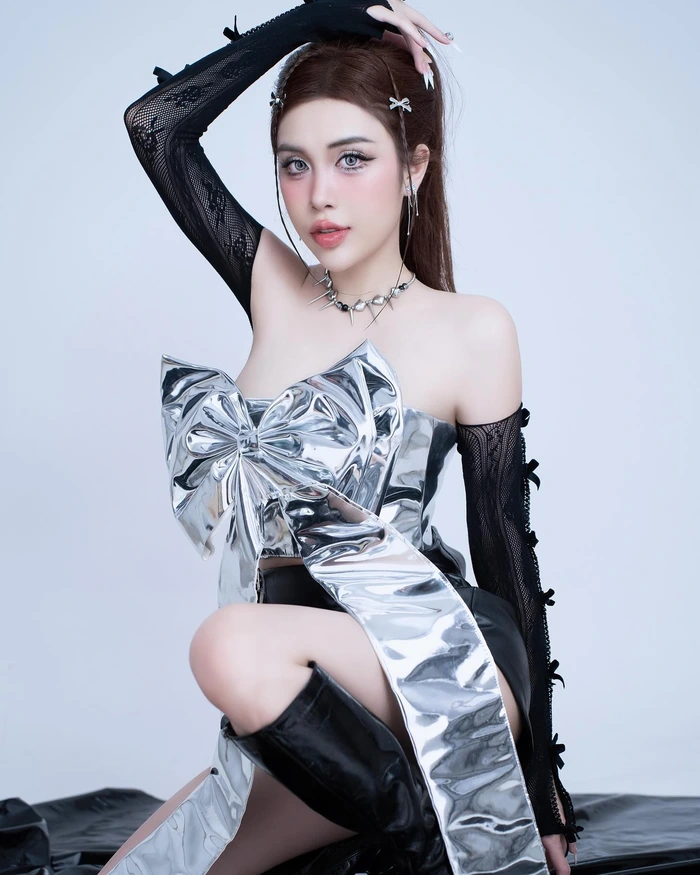 Hình nền Pinky Bảo Trân nude thần thái gợi cảm