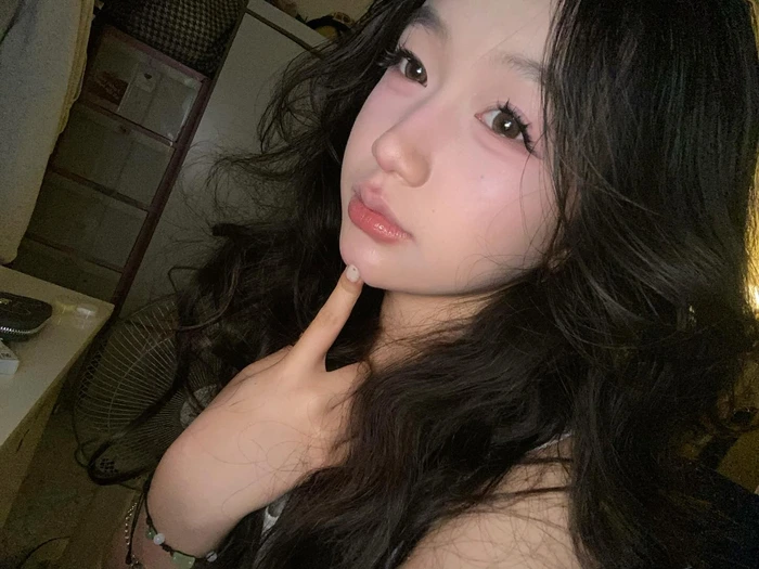 Gái xinh 2k8 đẹp không cần kiểu cách