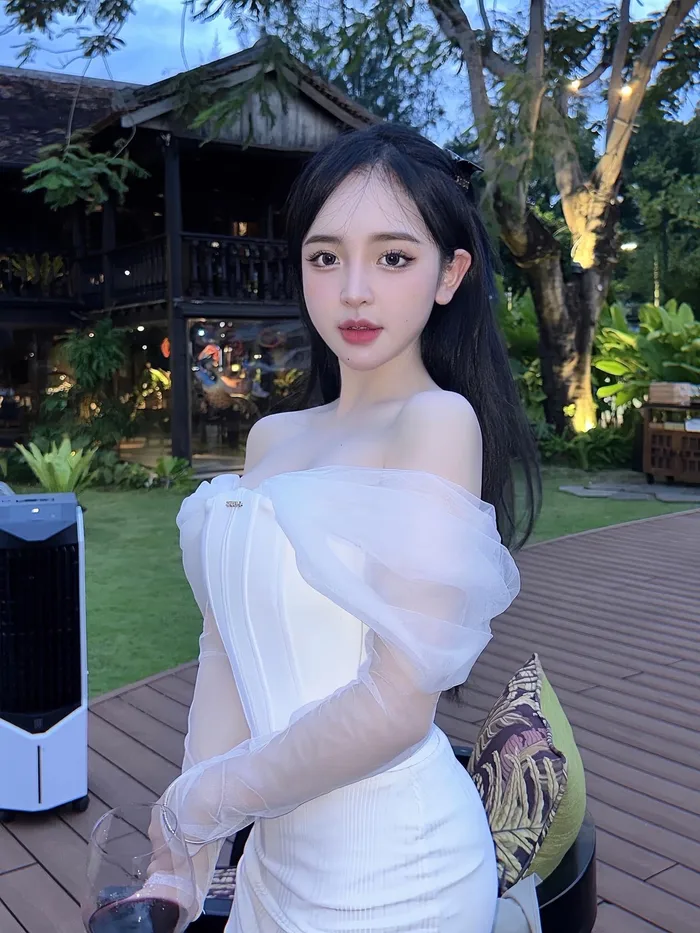 Ngắm hình Trần Huyền Châu mới nhất