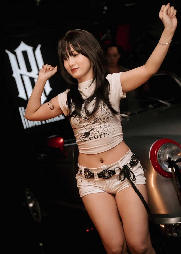 Tải ảnh gái đi bar, mang đến vẻ đẹp thanh lịch và đầy thu hút