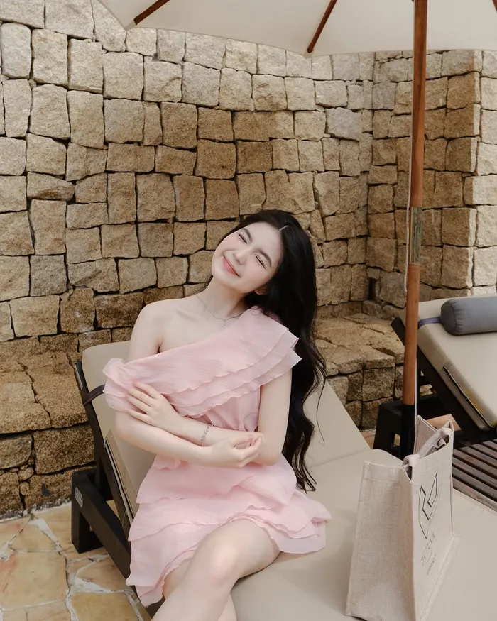 Hình ảnh gái xinh 2k đẹp sang trọng tinh tế