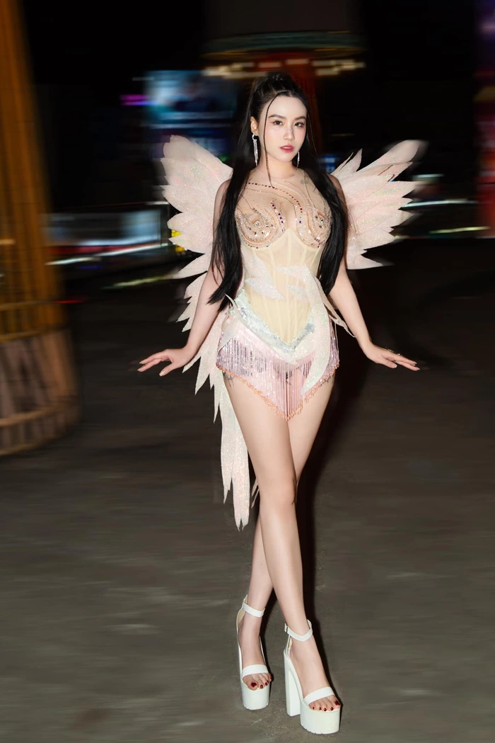 Loạt ảnh linh miu bikini mang đậm thần thái gợi cảm